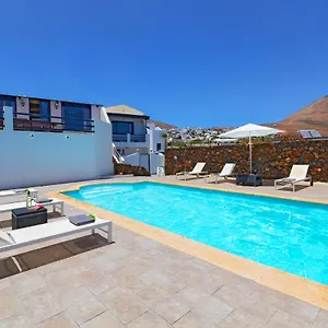 Casa Buena , Tías Spagna